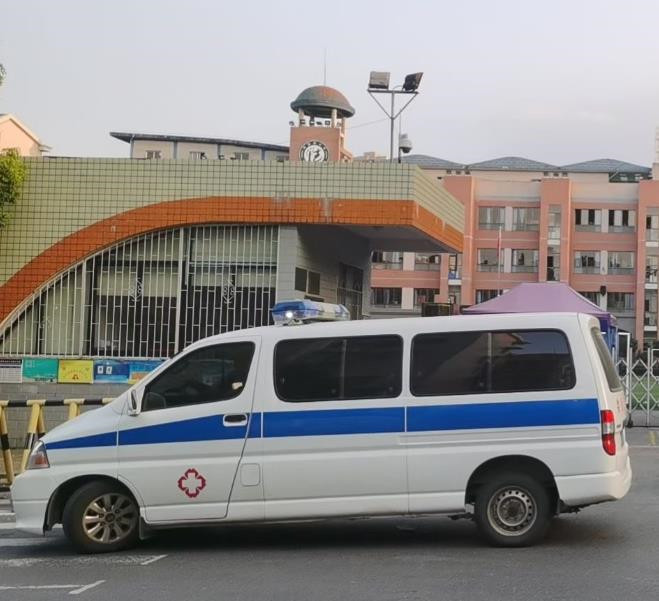 合水救护车出租护送骨折病人一公里多少钱